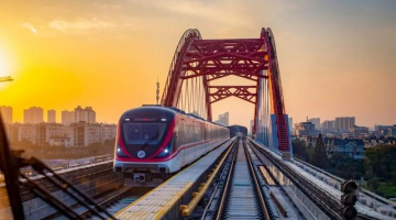 賽思x金義東市域軌道交通｜國內(nèi)首列市域B型車開通試乘，賽思助力1588時(shí)鐘服務(wù)器